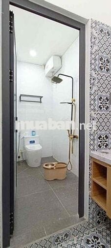 Nhà mặt tiền 3 phòng ngủ đậu xe oto trước nhà