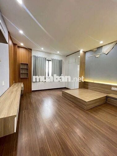 Nhà mới sân vườn gần Đh Y Dược
