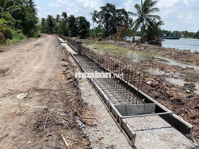 chính chủ gửi lo đất mặt tiền sông dt 1100 m