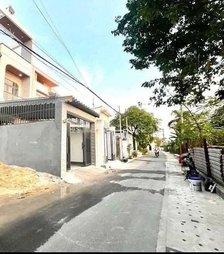 NHÀ TRỆT + LẦU DT: 4,5 x 26,9 = 120,5m² – Thổ cư 60m²