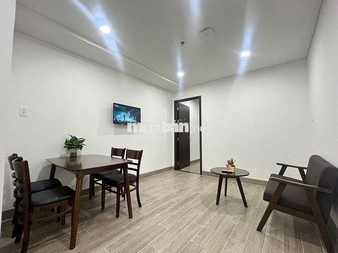 Cho thuê căn hộ 2 phòng ngủ ngay cầu Rồng