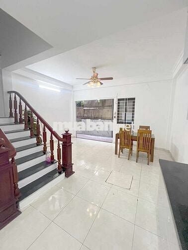 Bán nhà phố Đàm Quang Trung chủ tự xây gần siêu thị Aeon Long Biên