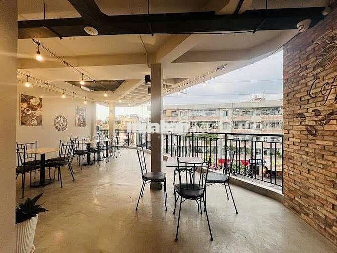 Nhà mặt tiền căn góc Phan Xích Long, tiện kinh doanh đa ngành.