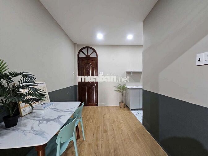 Căn Hộ 1 Phòng Ngủ Ban Công Cao Cấp Ngay Khu Bộ Công An Q1