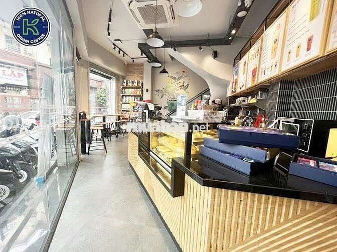 Nhà mặt tiền căn góc Phan Xích Long, tiện kinh doanh đa ngành.