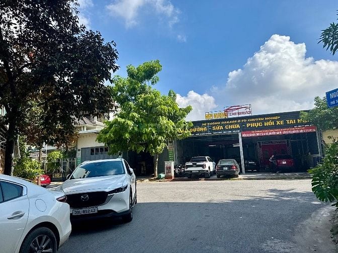 Hàng đẹp lô đất mặt phố TĐC 31ha Trâu Quỳ, Vỉa hè dt 110m2 - MT 5.3m