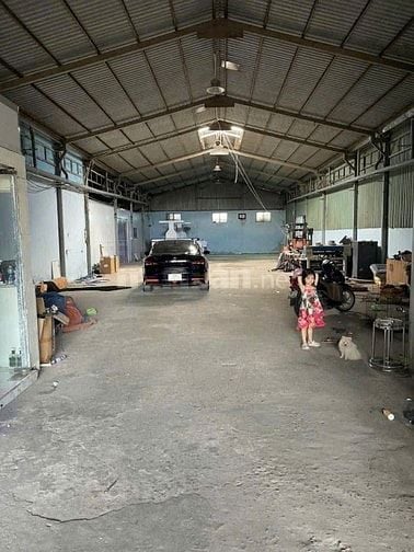 Cho thuê 2 kho xưởng 400 và 600m2. Gần UBND xã XTS hocmon