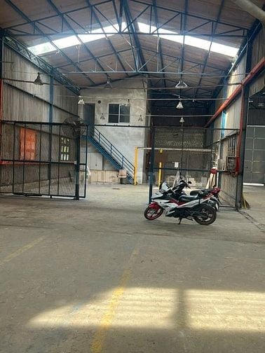 Cho thuê 2 kho xưởng 400 và 600m2. Gần UBND xã XTS hocmon