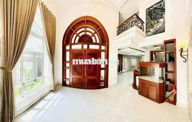 SIÊU PHẨM BIỆT THỰ CHO THUÊ 98A HOA LAN Q.PHÚ NHUẬN (10x18m) GIÁ TỐT
