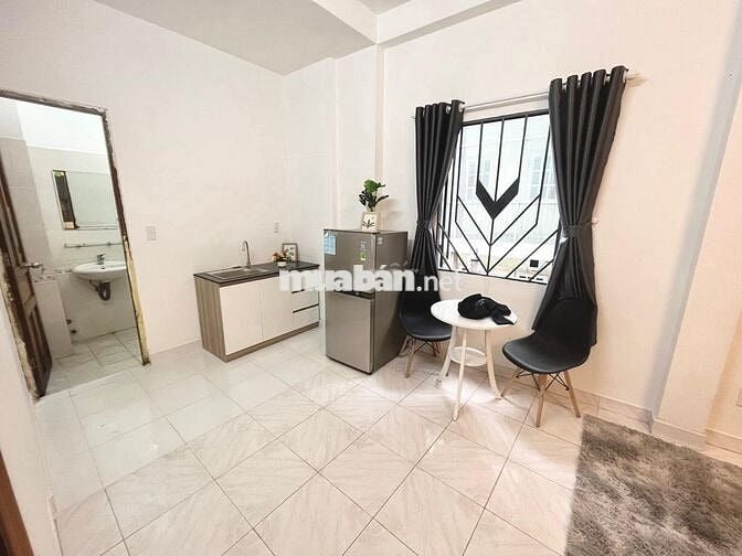 Phòng trọ giá rẻ ngay chợ Bà Chiểu full nội thất ban công rộng