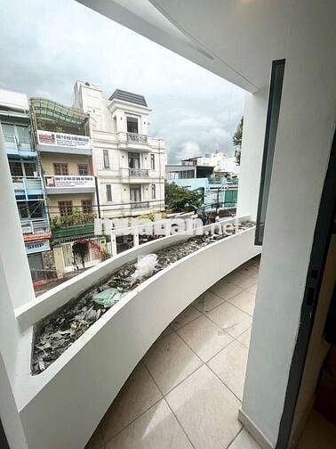 Phòng trọ giá rẻ ngay chợ Bà Chiểu full nội thất ban công rộng