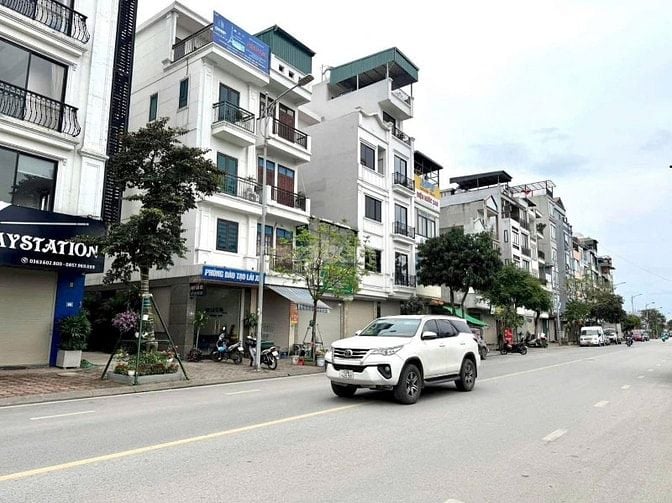 Mặt phố Nguyễn Thời Trung, Vỉa hè đường 25m, 2 mặt tiền dt 60m2 mt 4m