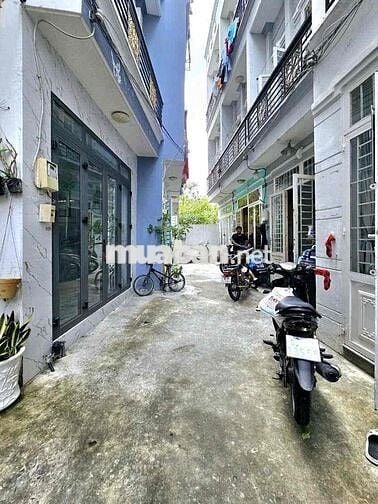 Nhà 4 phòng ngủ 1 trệt 2 lầu hẻm ô tô chỉ 2tỷ250 giá tốt