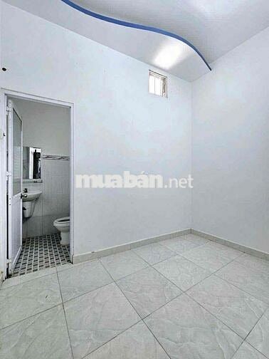 Nhà 4 phòng ngủ 1 trệt 2 lầu hẻm ô tô chỉ 2tỷ250 giá tốt