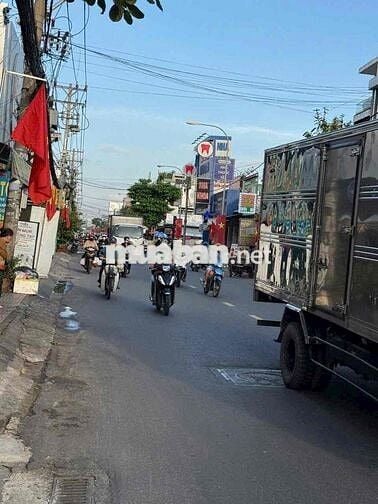 cần bán gấp căn nhà vi bằng trong khu dân cư, đã tách thửa riêng.