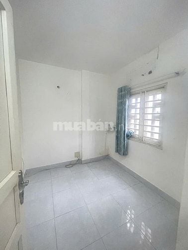 Gần Cầu Kênh Tẻ, 03 Tầng, DT 30 m2. Giá 4,5 tỷ