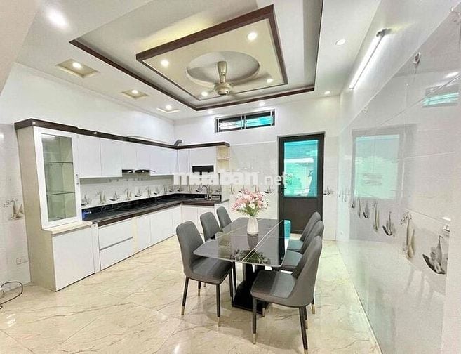 Cho thuê Nhà ngõ 254 Văn Cao - TP Hải Phòng ô tô 7 chỗ vào nhà