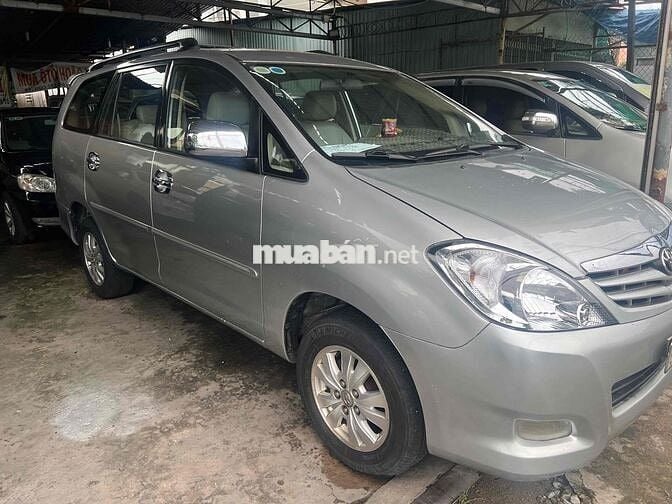 Toyota Innova 2010 G - 300000 km