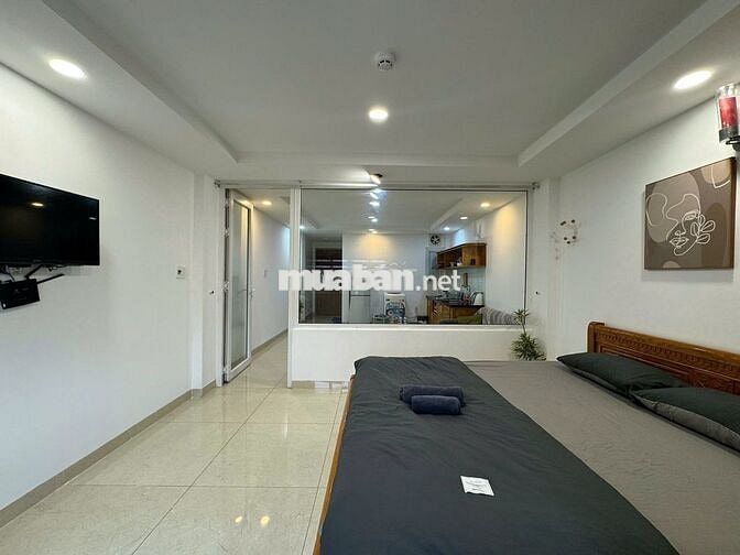 Chính chủ cho thuê Studio 1PN, 1 phòng khách, rộng rãi gần UEH, HUFLIT