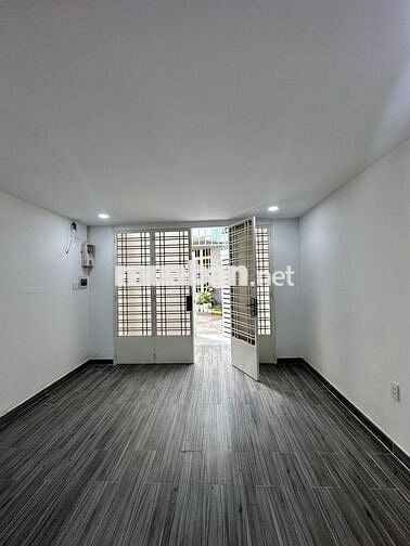 Cho thuê nhà gần ngã tư Âu Cơ - Lạc Long Quân 6PN giá 25tr/tháng TL