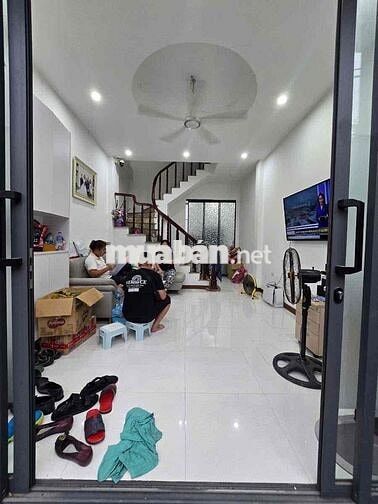Cần bán nhà Kim Giang, DT:41m2, ngõ thông, ô tô đỗ cử, kinh doanh đỉnh