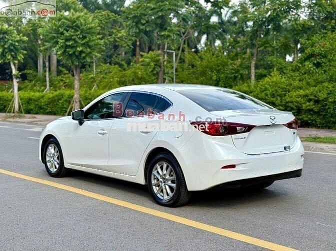 Mazda 3 1.5 AT 2016