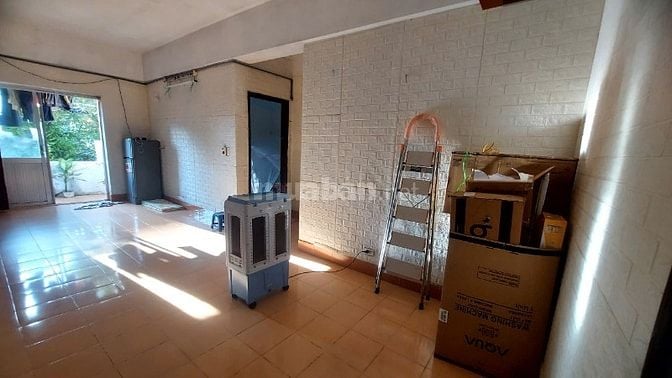 Bán căn hộ tầng 2 khu Đồng Tàu, Hoàng Mai, diện tích 53,5m2, 2PN
