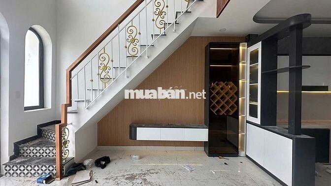 Cần ra gấp nhà Đ. Đoàn Nguyễn Tuấn. Giá 1 tỷ 200 triệu, 1 trệt, 1 lầu.