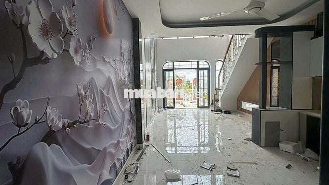 Cần ra gấp nhà Đ. Đoàn Nguyễn Tuấn. Giá 1 tỷ 200 triệu, 1 trệt, 1 lầu.