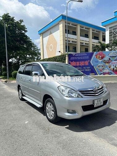 Toyota Innova 2008 V -AT.