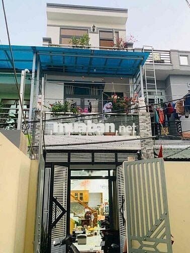 Nhà 1 trệt 2lầu đẹp + 3pn, 2 MT đg Trước sau 4x25m Shr sổ đẹp