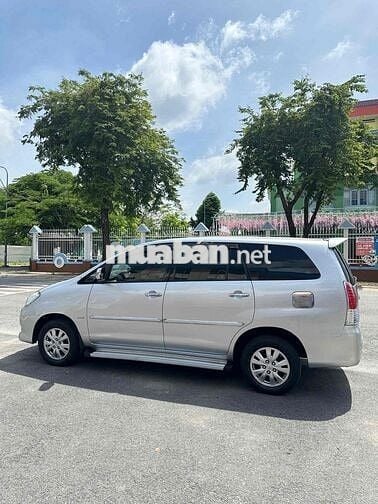 Toyota Innova 2008 V -AT.