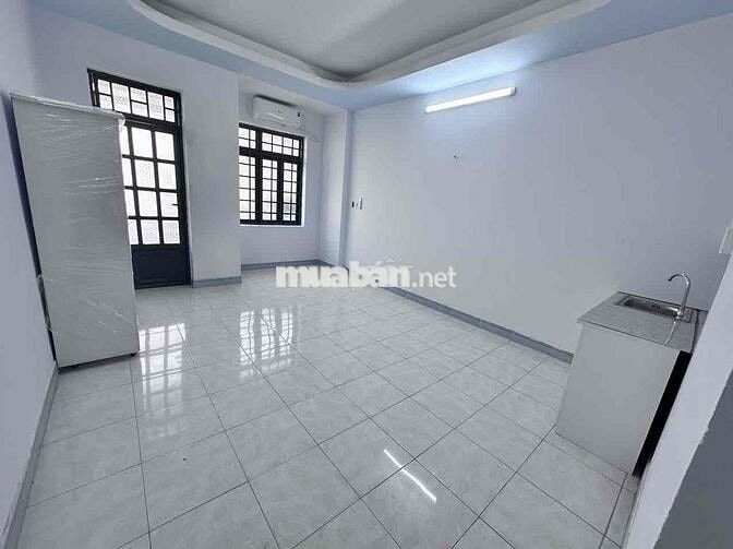 căn hộ 40m2 có bancon full nội thất,có bếp,bàn rửa chén ,chợ thạch đà