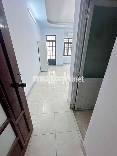 căn hộ 40m2 có bancon full nội thất,có bếp,bàn rửa chén ,chợ thạch đà