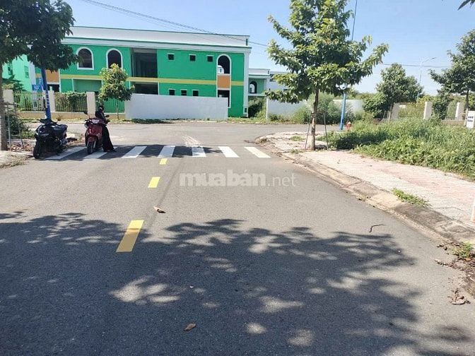 LÔ GÓC 2 MẶT TIỀN, NGAY TRUNG TÂM BÀU BÀNG  CÁCH QL13 CÓ 200m 
