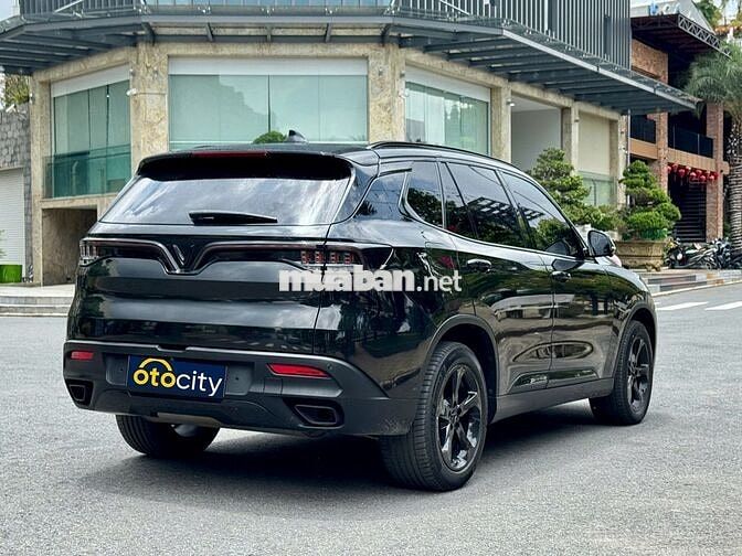 VinFast Lux SA Plus 2021 - Màu đen - 5v3km