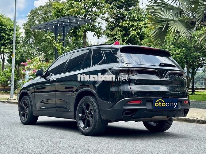 VinFast Lux SA Plus 2021 - Màu đen - 5v3km
