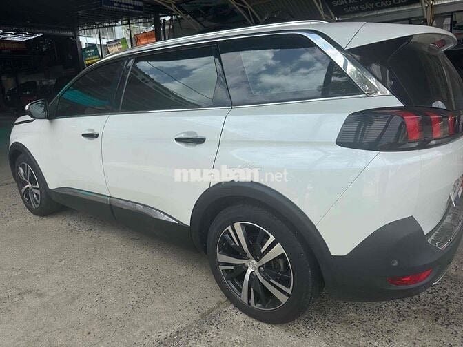 Peugeot 5008 2019 màu trắng trang bị ghế massa