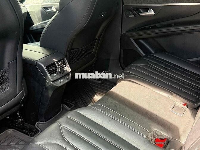 Peugeot 5008 2019 màu trắng trang bị ghế massa