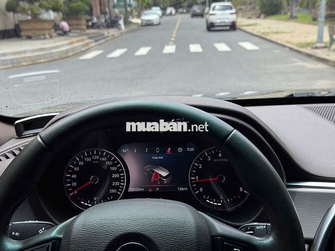 VinFast Lux SA Plus 2021 - Màu đen - 5v3km