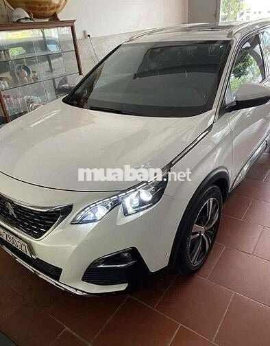 Peugeot 5008 2019 màu trắng trang bị ghế massa