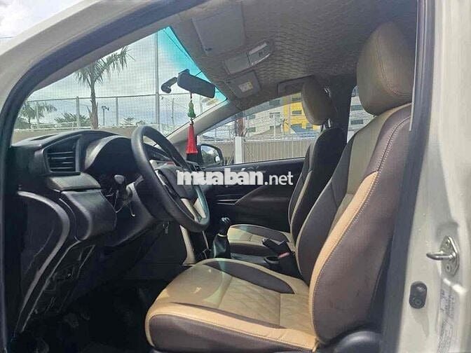 Toyota Innova 2.0E 2021 - 64000km
