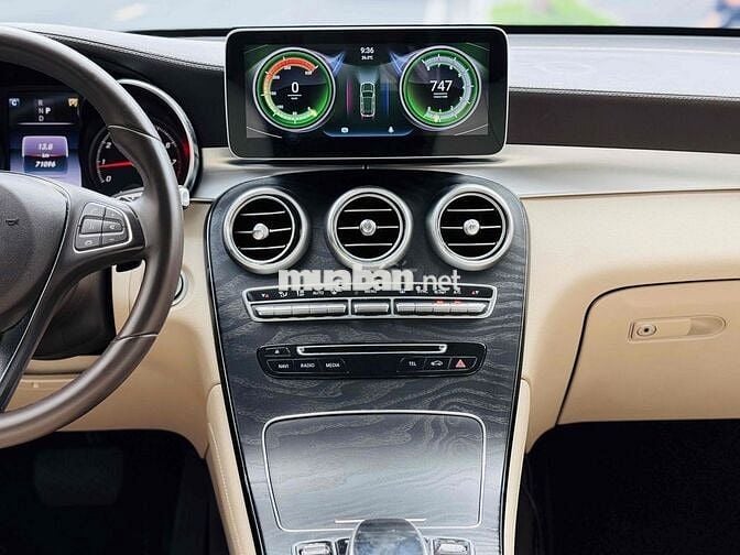 GLC300 4MATIC XANH NỘI THẤT KEM - 71.000 KM