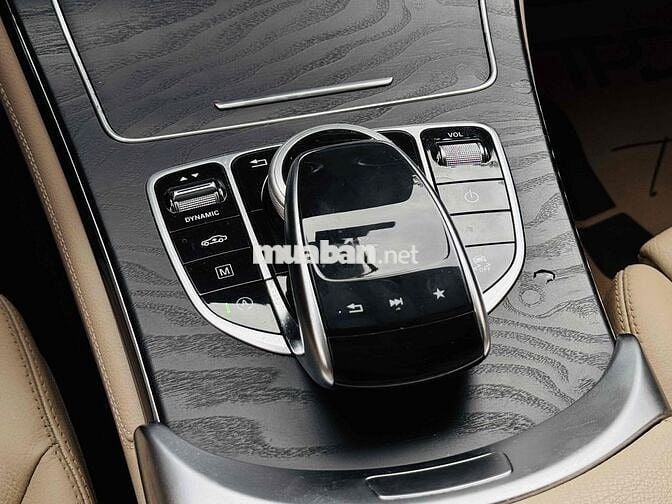 GLC300 4MATIC XANH NỘI THẤT KEM - 71.000 KM