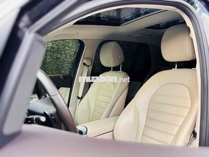 GLC300 4MATIC XANH NỘI THẤT KEM - 71.000 KM