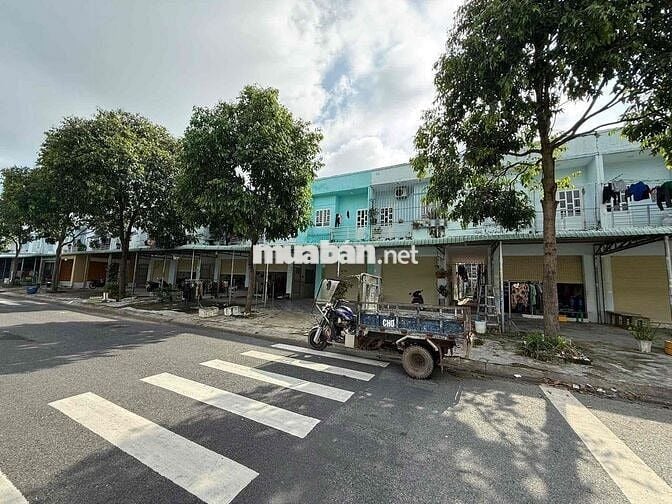 BÁN TRỌ 1 KIOT+4 PHÒNG,150M2, ĐƯỜNG D7 GẦN TRƯỜNG TIỂU HỌC BÀU BÀNG