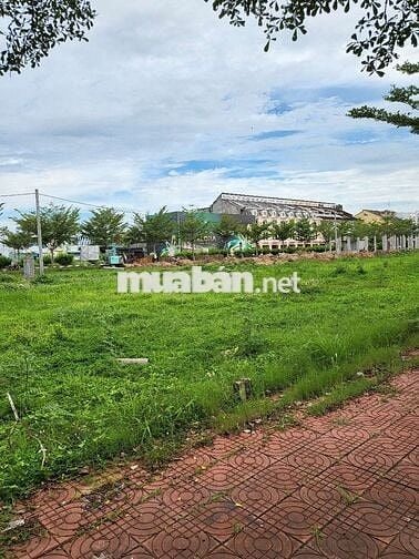 Đất nền đối diện công viên tại dự án liền kề KCN