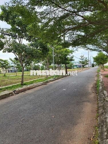 Đất nền đối diện công viên tại dự án liền kề KCN