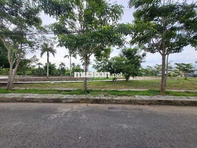 Đất nền đối diện công viên tại dự án liền kề KCN