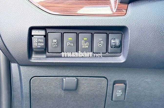MPV thương gia Toyota Sienna Mỹ Limited Cao Cấp
